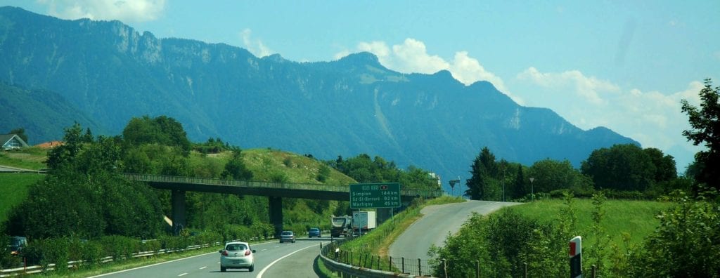 Jazda samochodem do Szwajcarii to zapierające dech widoki!
