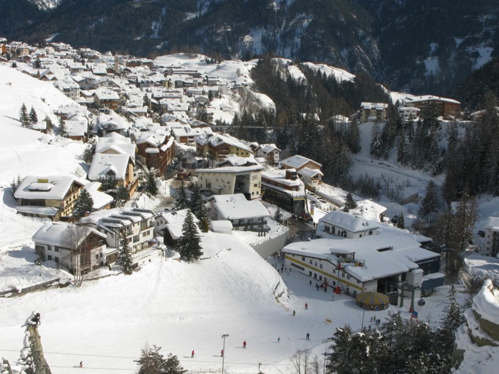 Austriacki kurort narciarski Serfaus, gdzie znajduje się najkrótsza linia metra na świecie