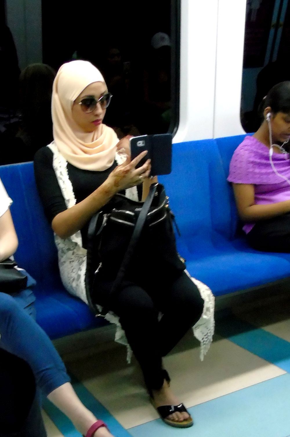 Dubaj - moda w metrze